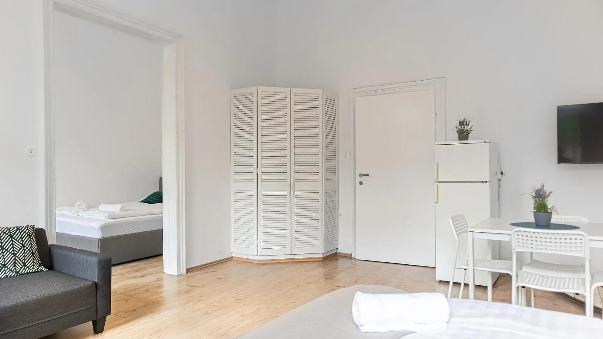 Attractive 2 Bedroom Apt. Near Vienna Akh Ideal For All Apartment